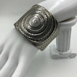 Abstract Metal Silver Tone Women's Cuff Bracelet Fashion Costume Jewelry